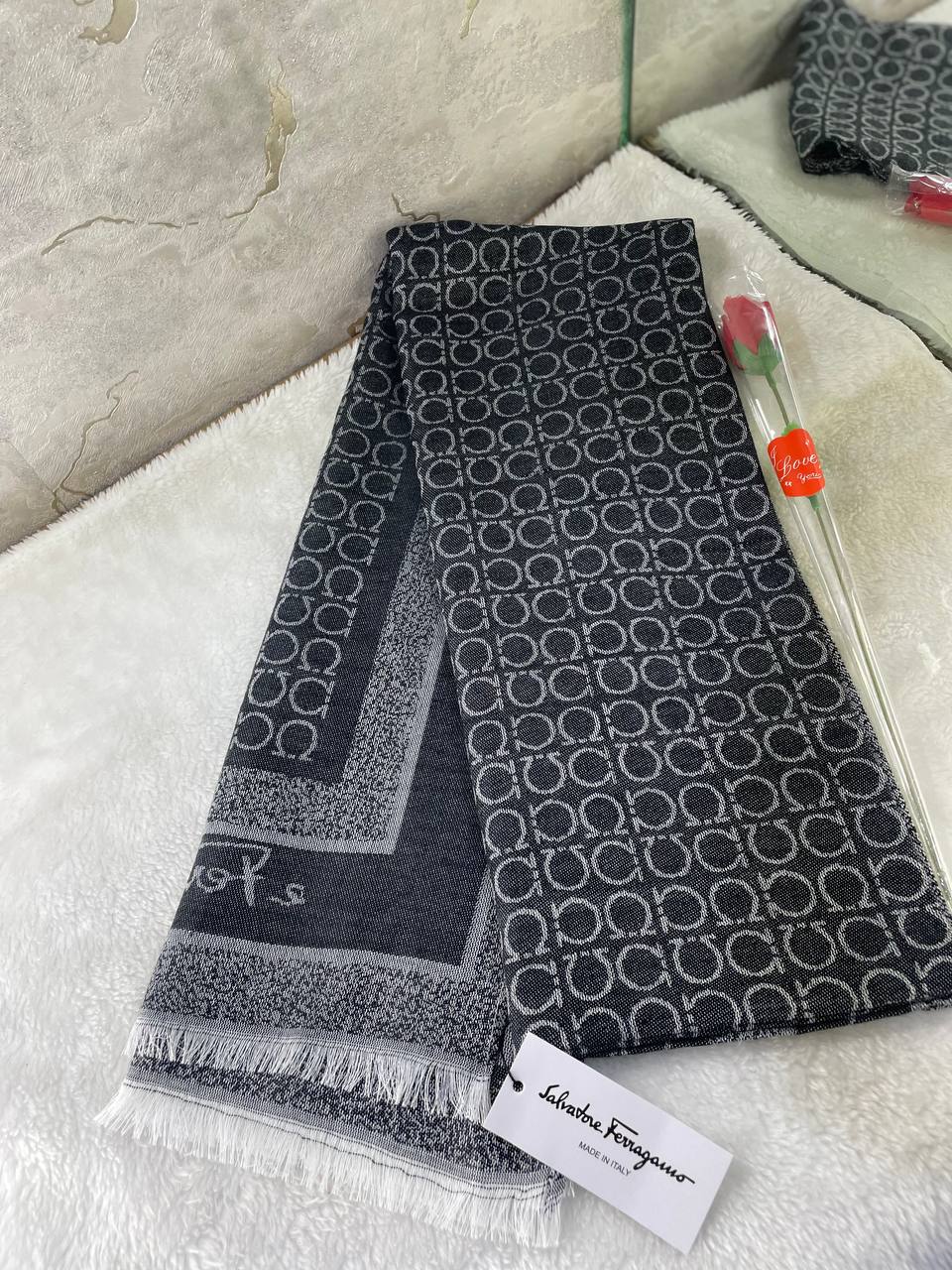 Châle Salvatore Ferragamo